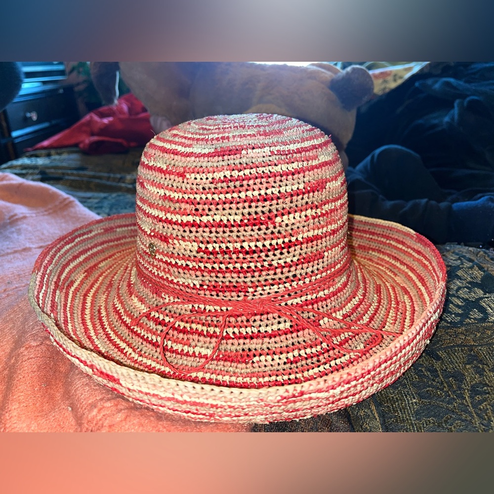 Brand NEW Helen Kaminski Hat!